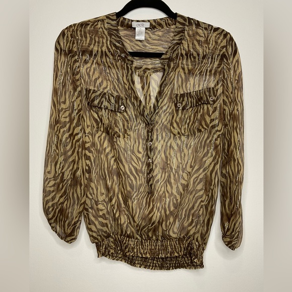 Cache Tops - Animal Print Medium Cache Sheer Blouse. Perfect vacation-GNO- or work top❣️